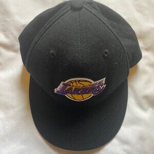 Los Angeles Lakers Adidas Stretch Fit Embroided Hat NBA Used Size 7, Wool